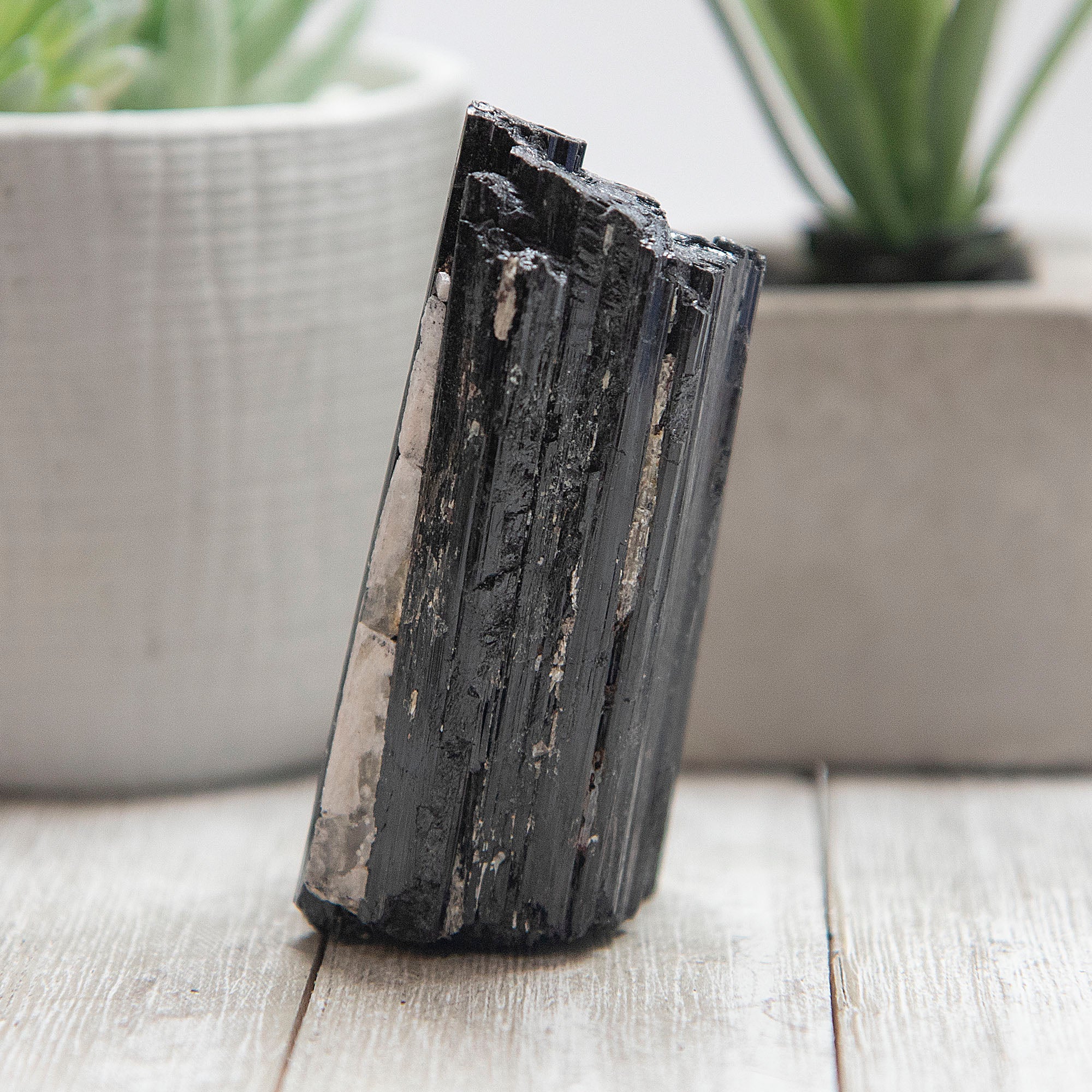 Черен Турмалин – Пазител на Дома - Crystal Energy