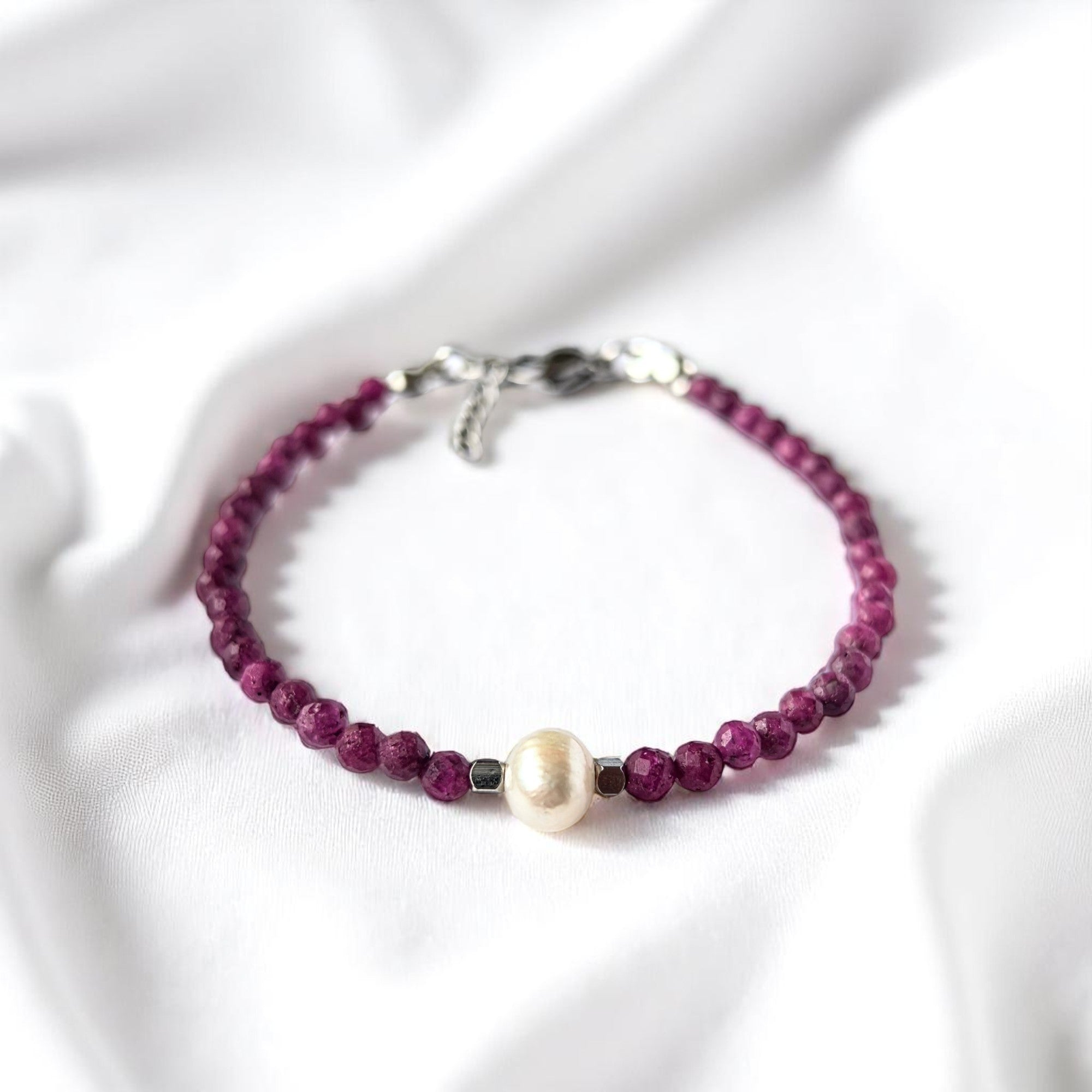 Гривна от Червен Рубин за Събуждане на вътрешната Богиня