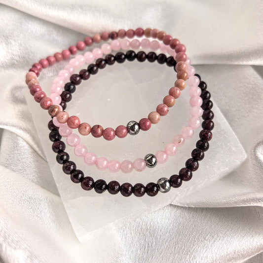 Мини гривни за Женска Сила от Розов Кварц, Родонит и Гранат