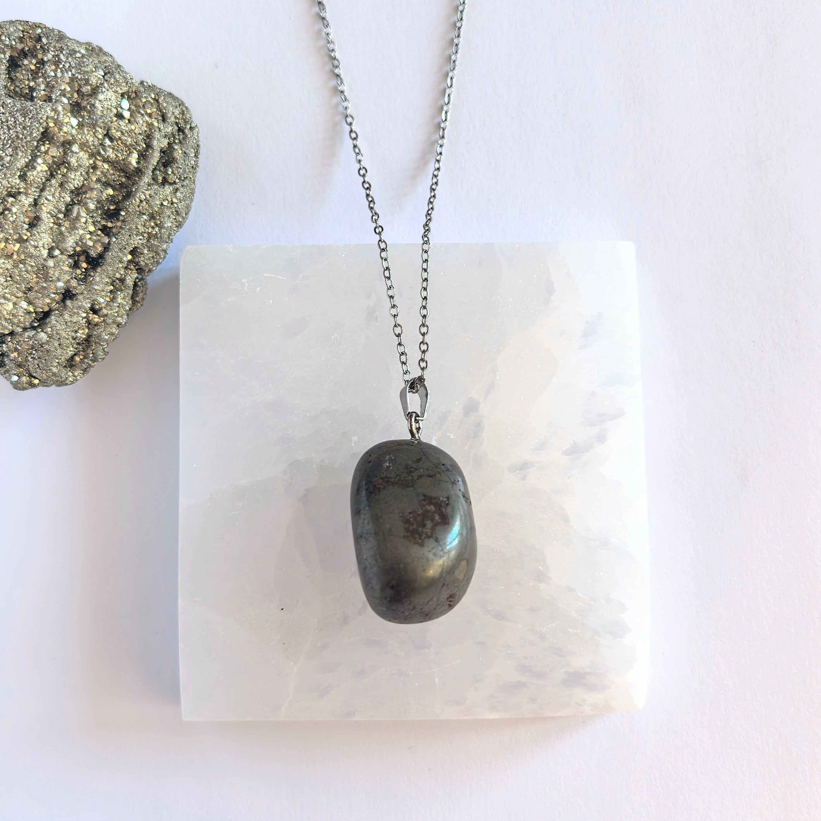 Колие от Пирит за Финансов Успех