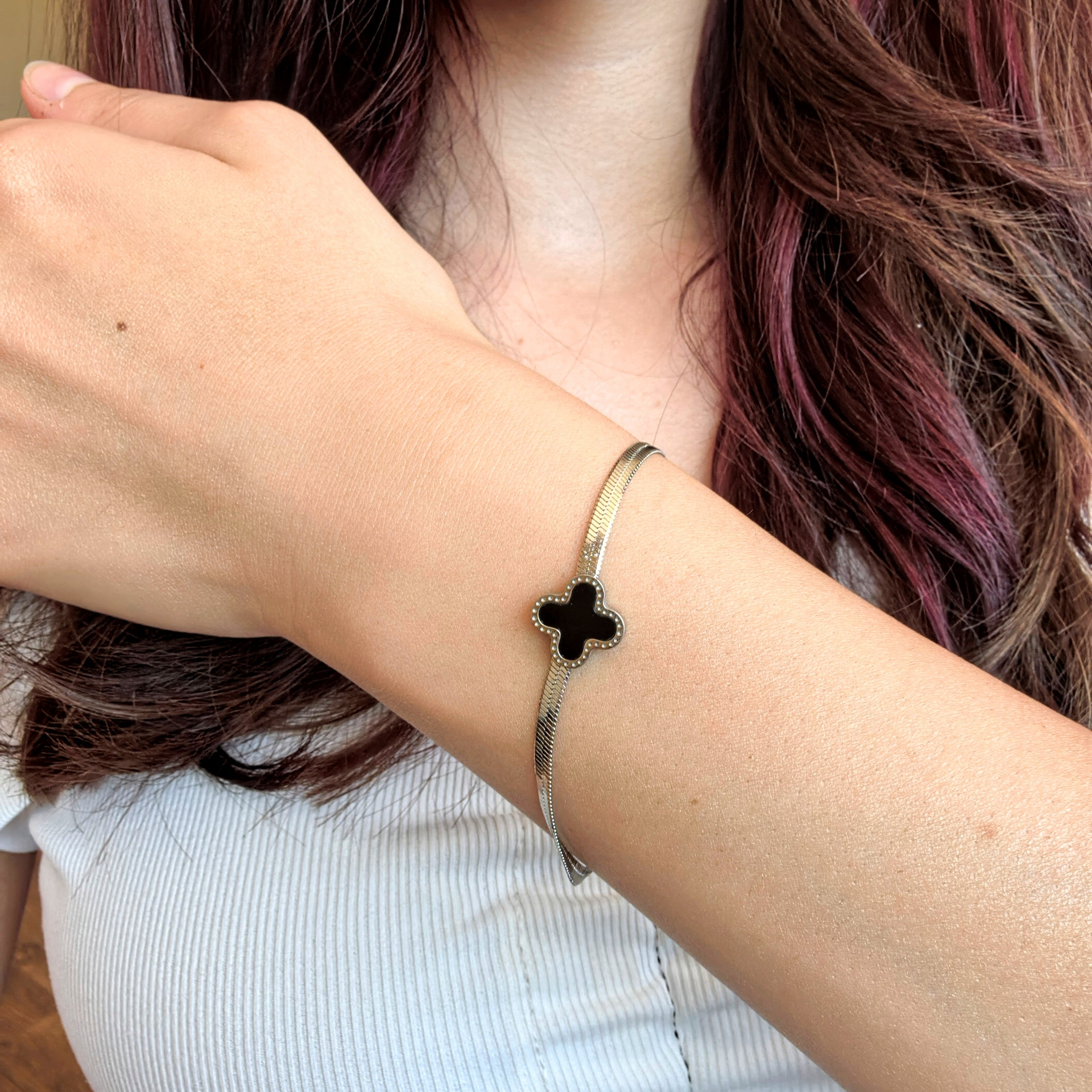 Гривна "Black Clover" от Неръждаема Стомана