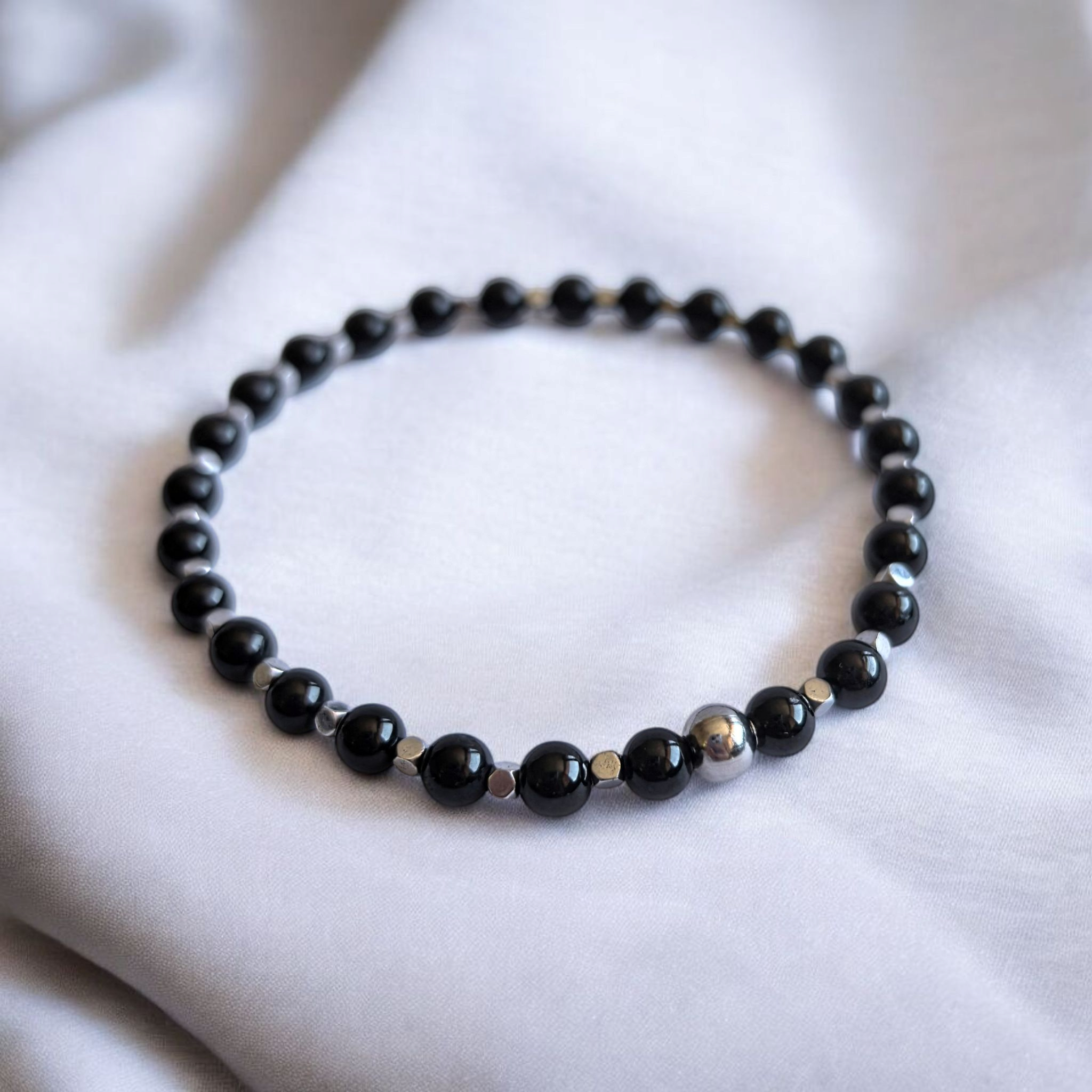 Гривна от Черен Турмалин и Хематит