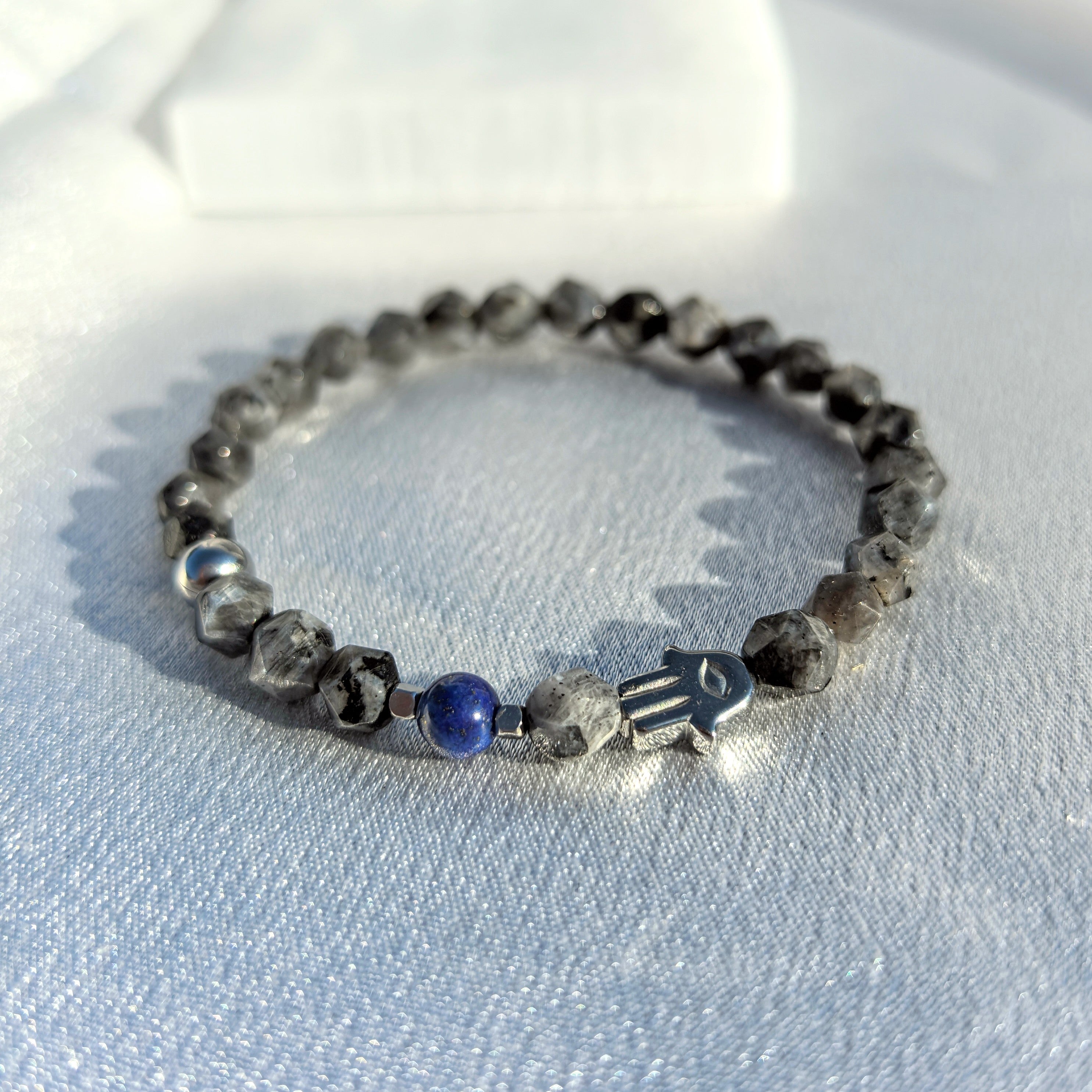 Гривна Хамса от Лабрадорит и Лапис Лазули