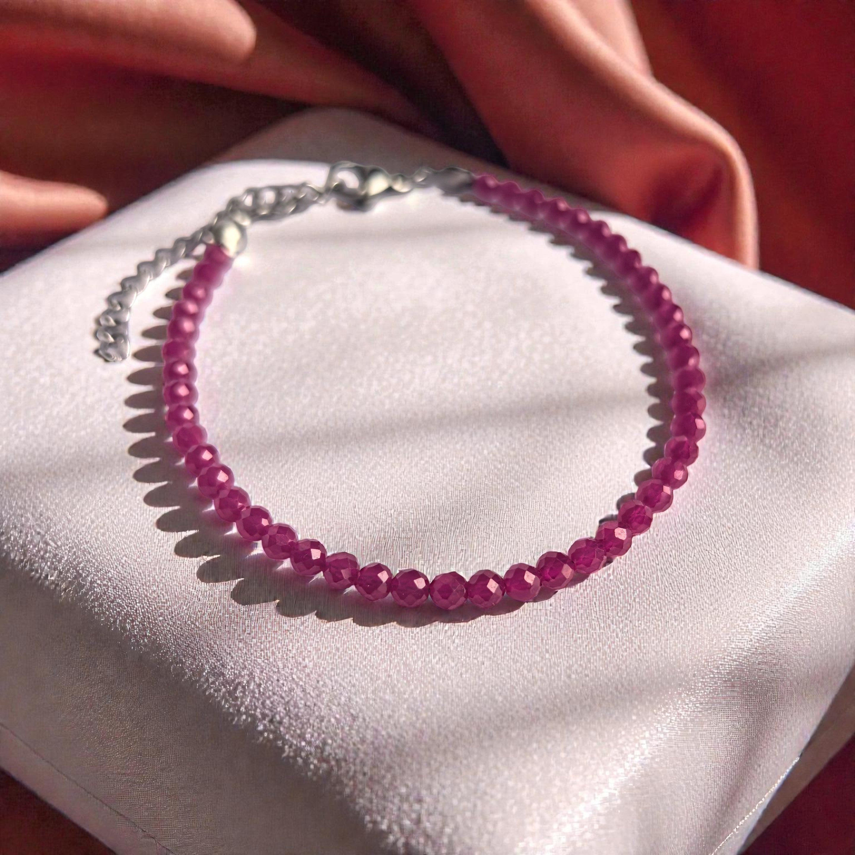 Гривна от Червен Рубин за Събуждане на вътрешната Богиня