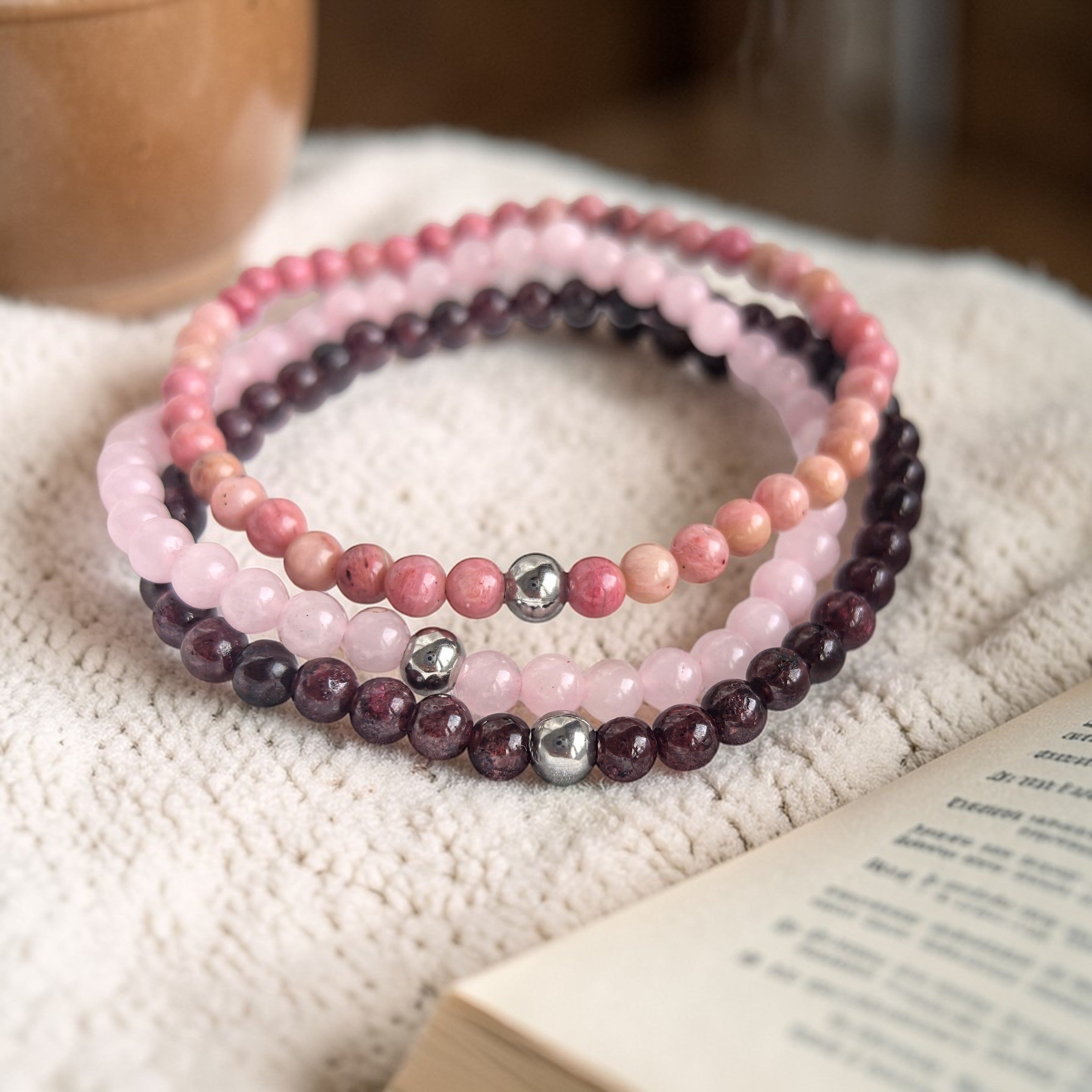 Мини гривни за Женска Сила от Розов Кварц, Родонит и Гранат