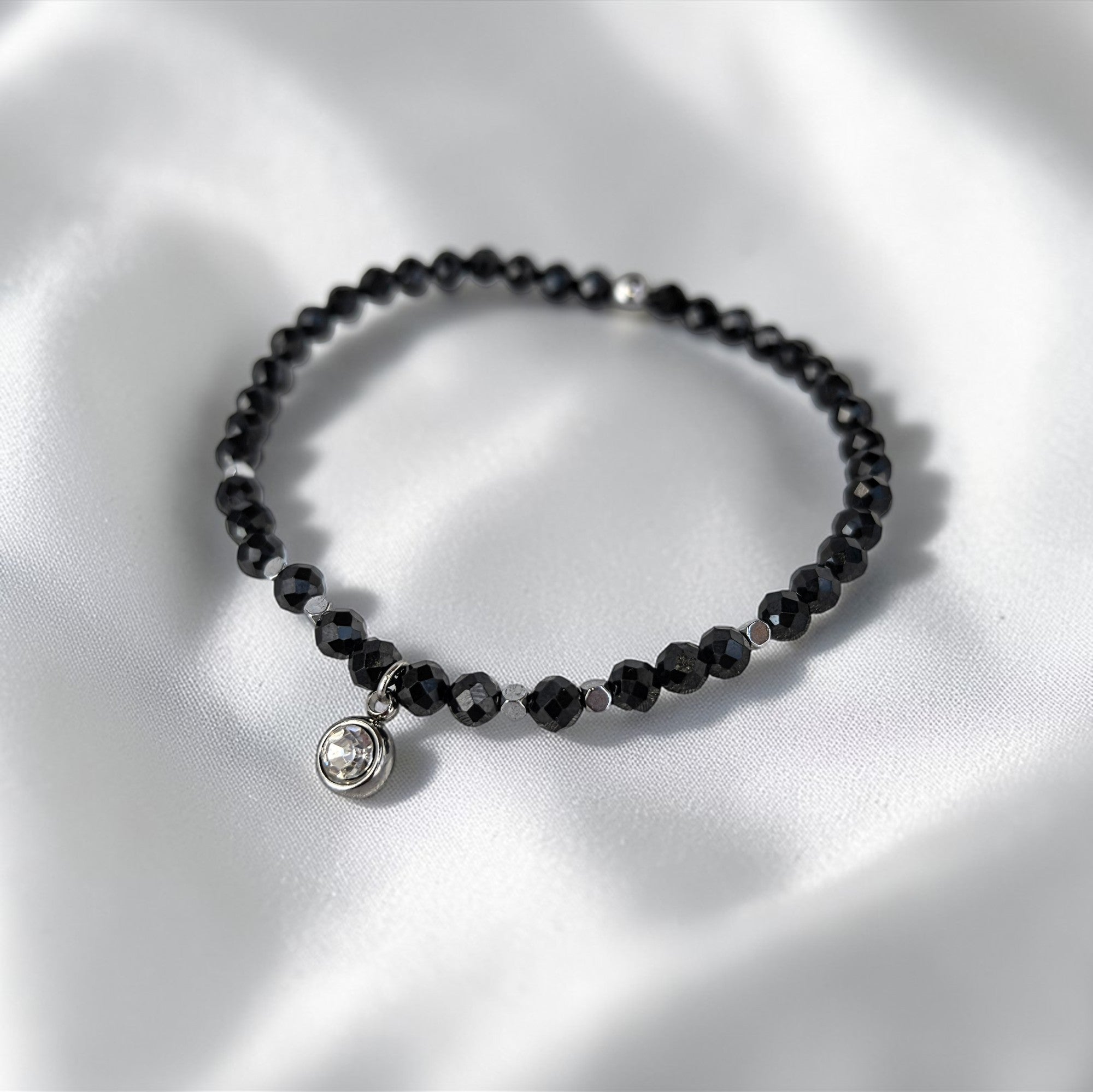 Гривна от Черен Турмалин, Хематит и Цирконии