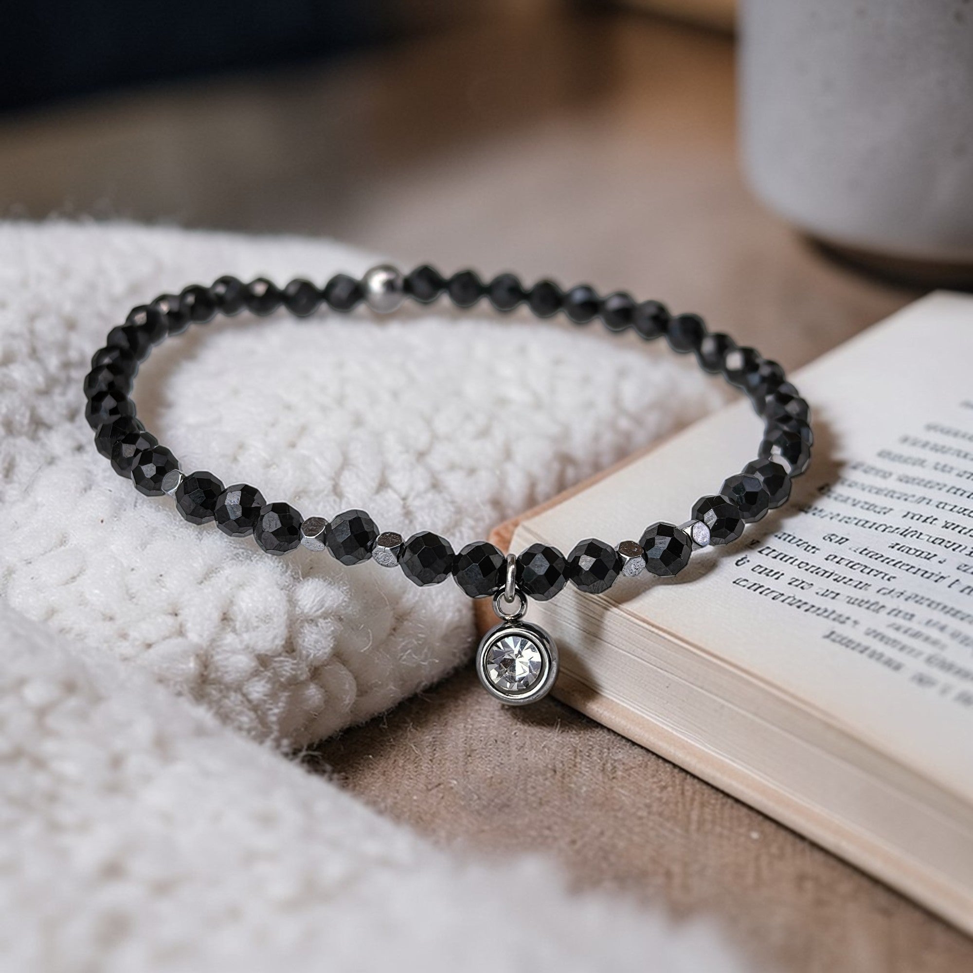 Гривна от Черен Турмалин, Хематит и Цирконии