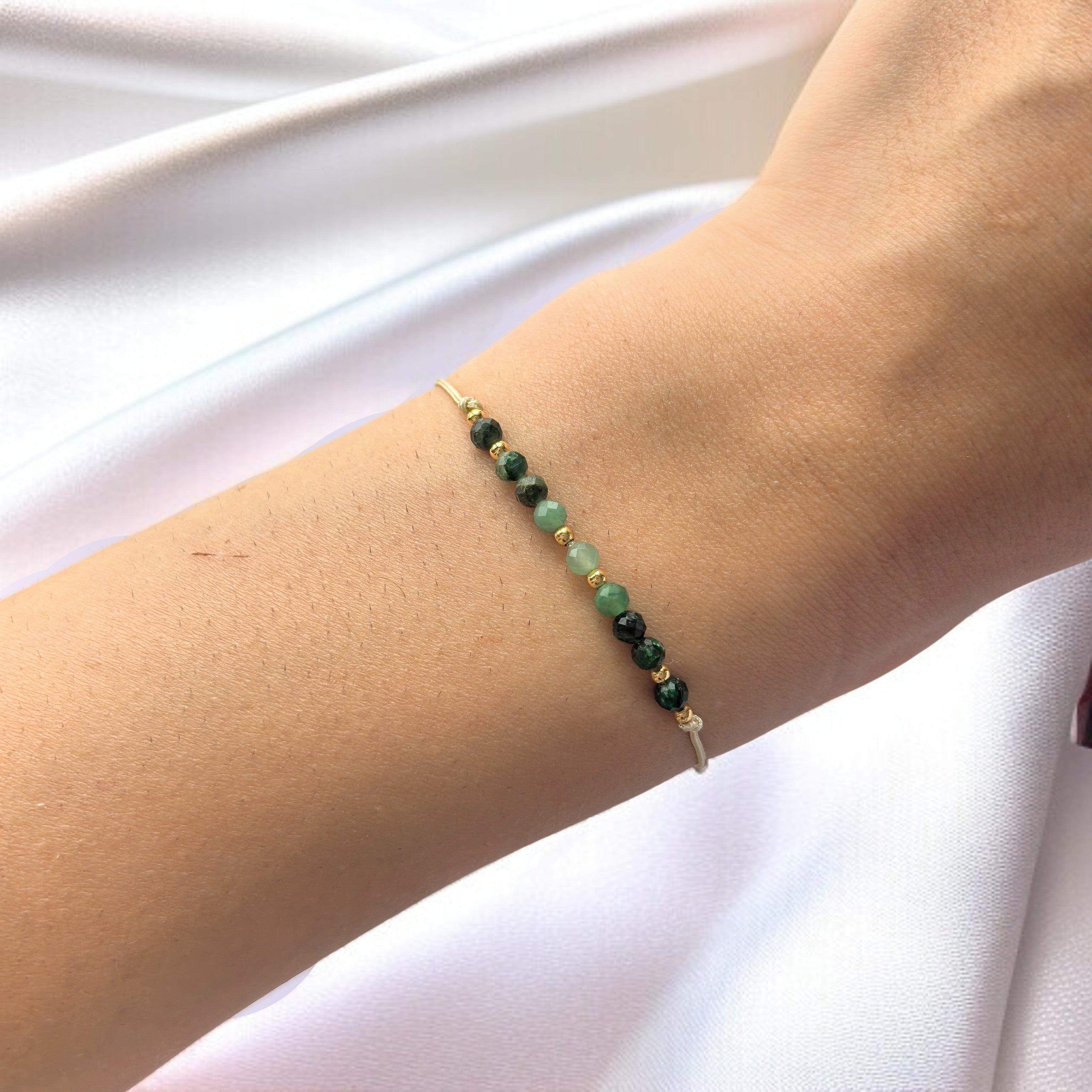 Гривна за Зодия Телец със Смарагд