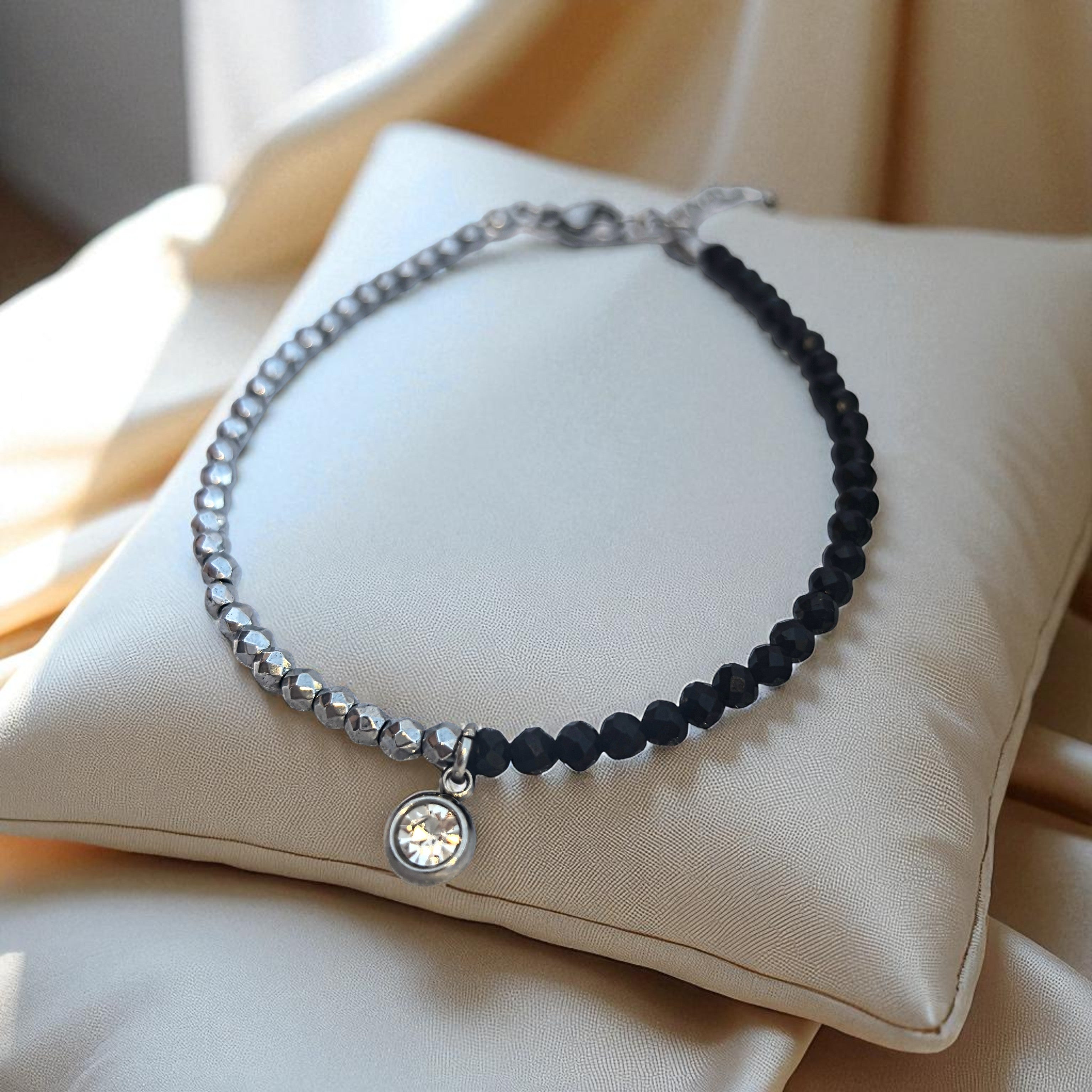 Гривна от Черен Турмалин, Хематит и Цирконии