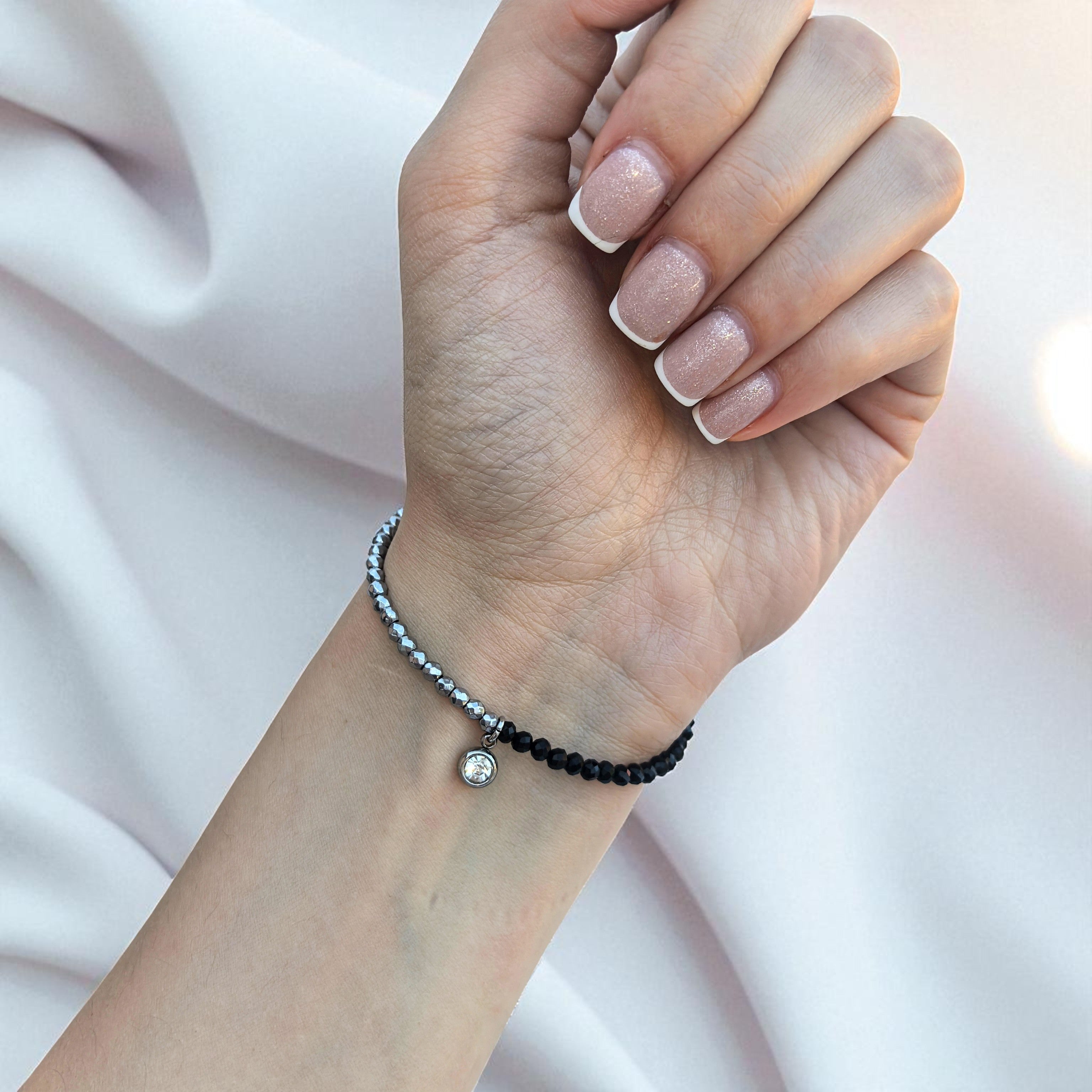 Гривна от Черен Турмалин, Хематит и Цирконии