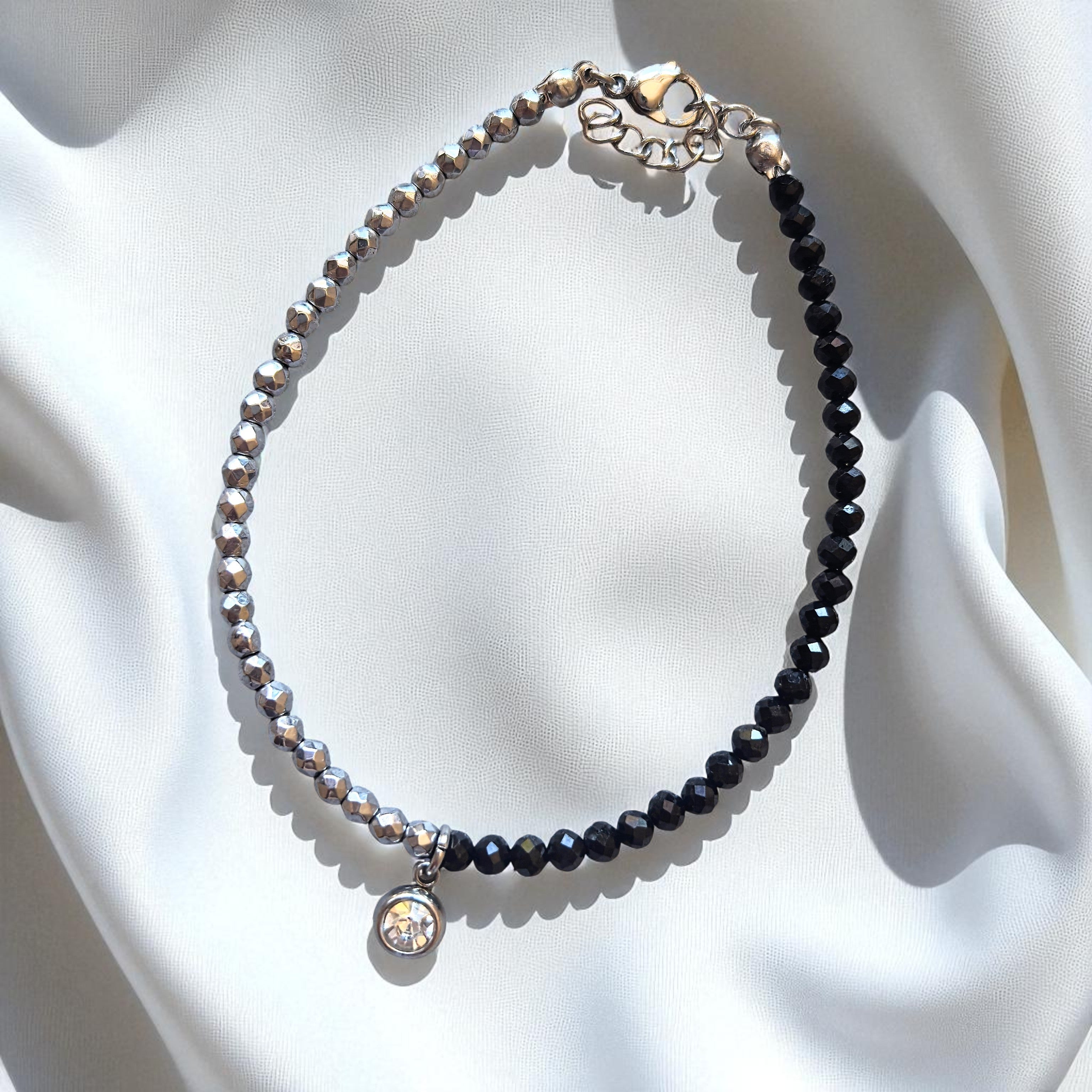 Гривна от Черен Турмалин, Хематит и Цирконии