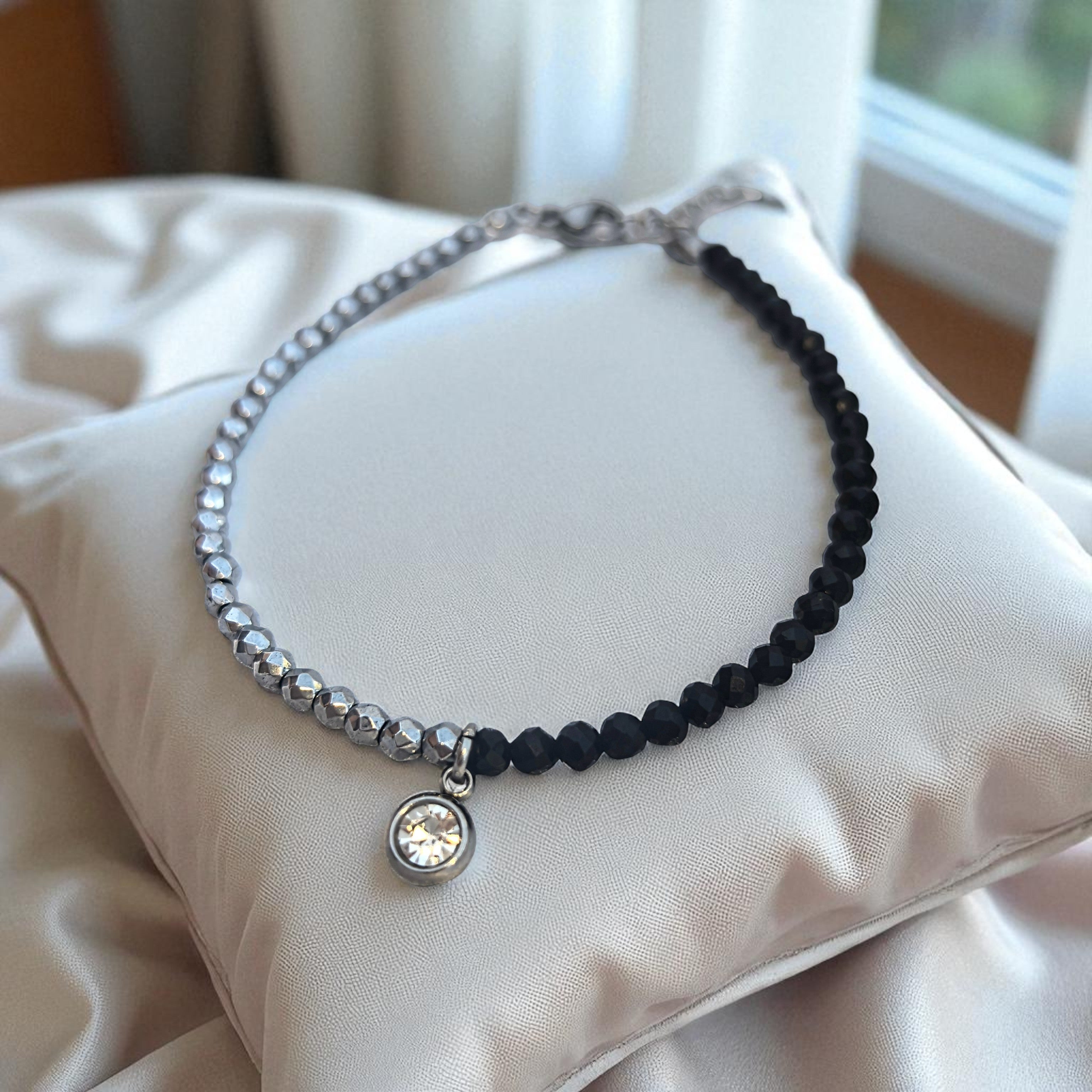 Гривна от Черен Турмалин, Хематит и Цирконии