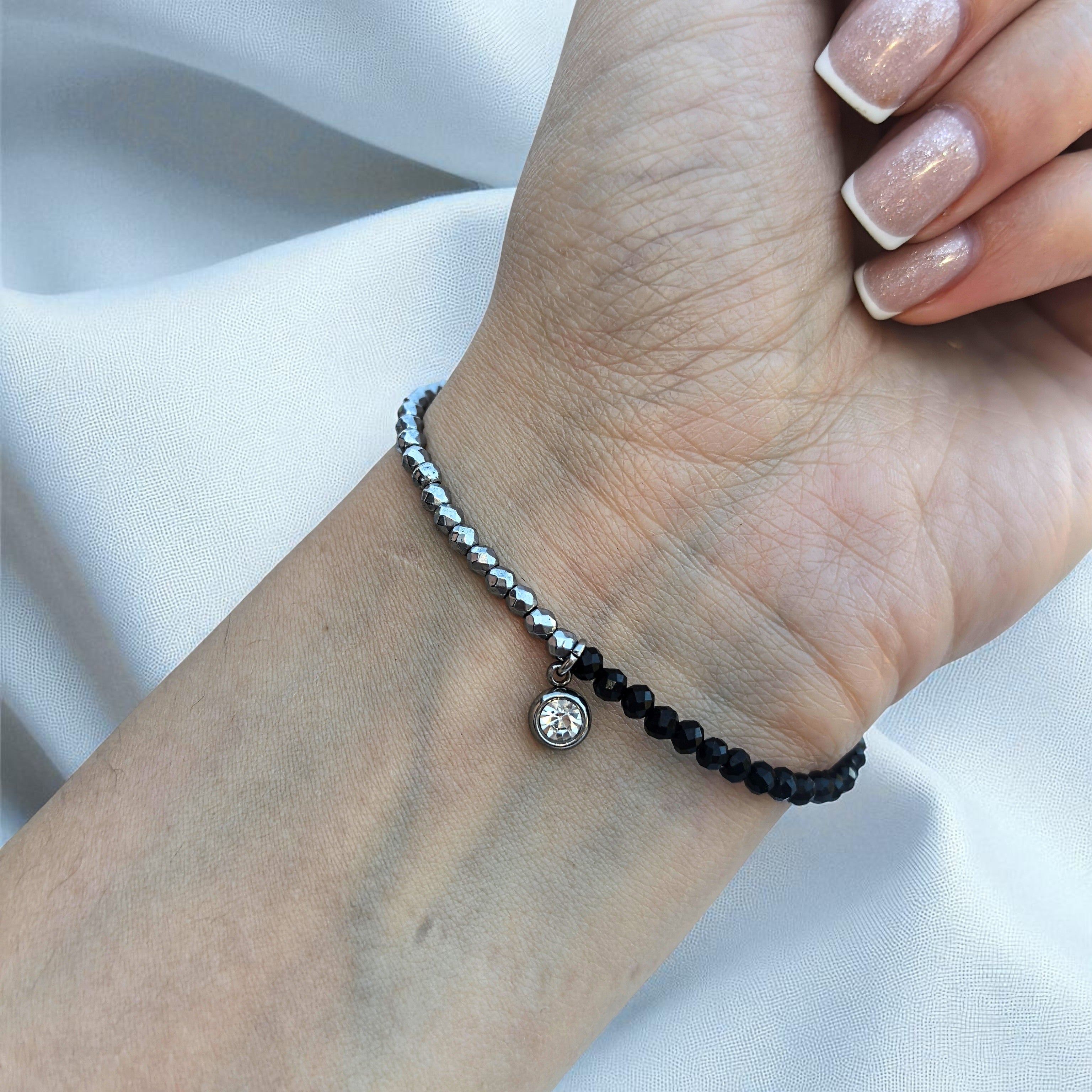 Гривна от Черен Турмалин, Хематит и Цирконии